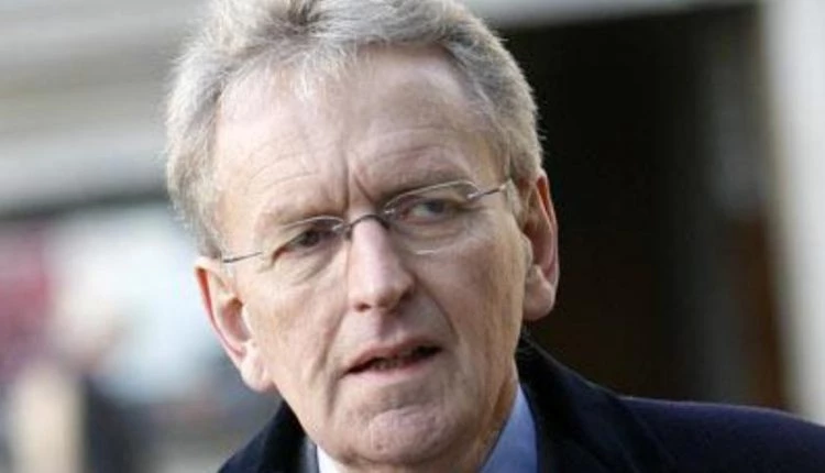 Περίεργο περιστατικό με πρέσβη στο Λονδίνο: Τον «σάπισαν» στο ξύλο! (Εικόνα)